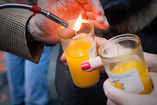 Photo Coverage: 'IRENA'S VOW' Candlelight Yom HaShoah Ceremony Image