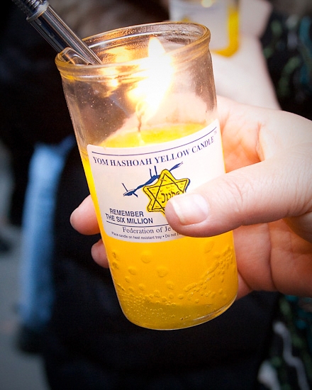 Photo Coverage: 'IRENA'S VOW' Candlelight Yom HaShoah Ceremony Image