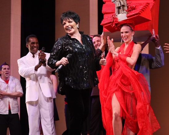 Norm Lewis, Liza Minnelli and the company Photo