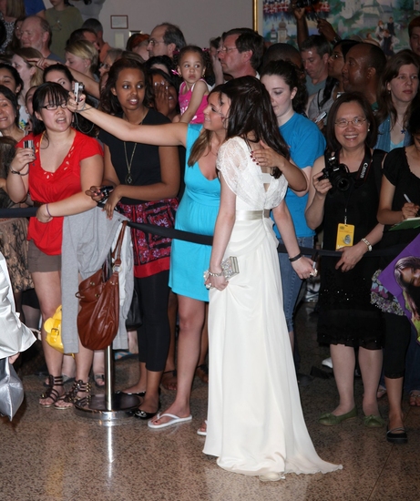 Miranda Cosgrove and the fans! Photo