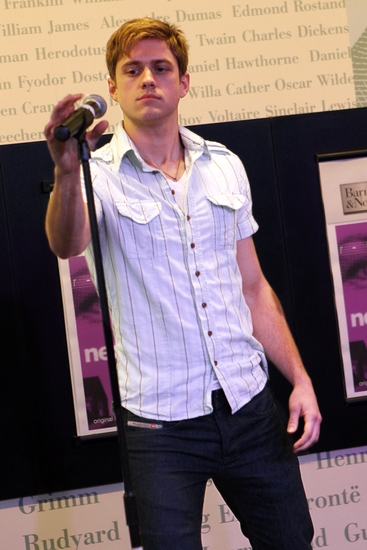 Photo Coverage: NEXT TO NORMAL Celebrates CD Release At Barnes and Noble Image