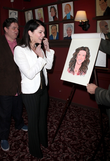 Photo Coverage: 'GUYS and DOLLS' Stars Lauren Graham and Oliver Platt Join the Sardi's 'Wall of Fame' Image