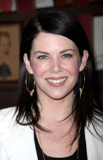 Photo Coverage: 'GUYS and DOLLS' Stars Lauren Graham and Oliver Platt Join the Sardi's 'Wall of Fame' Image