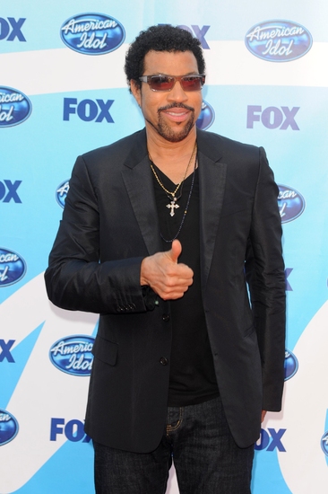 Photo Coverage: AMERICAN IDOL Season 8 Grand Finale - Arrivals and Press Room! Image