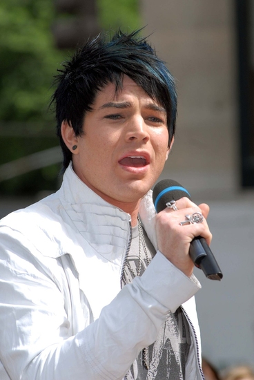 Photo Flash: 'IDOL' Star Adam Lambert Visits CBS's Early Show Image