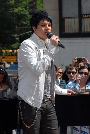 Photo Flash: 'IDOL' Star Adam Lambert Visits CBS's Early Show Image