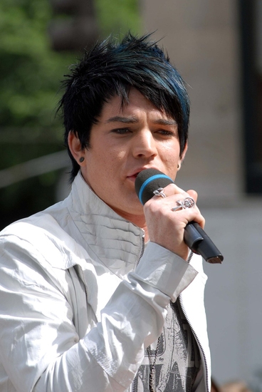 Photo Flash: 'IDOL' Star Adam Lambert Visits CBS's Early Show Image