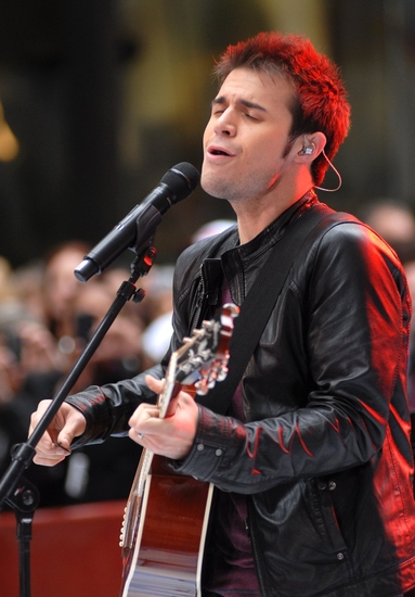 Photo Coverage: 'IDOL' Stars Kris Allen and Adam Lambert Visit NBC's Today Show Image