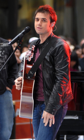 Photo Coverage: 'IDOL' Stars Kris Allen and Adam Lambert Visit NBC's Today Show Image