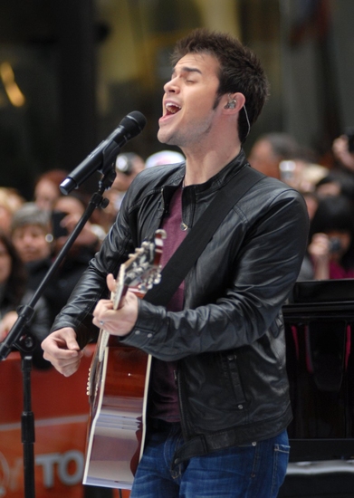 Photo Coverage: 'IDOL' Stars Kris Allen and Adam Lambert Visit NBC's Today Show Image