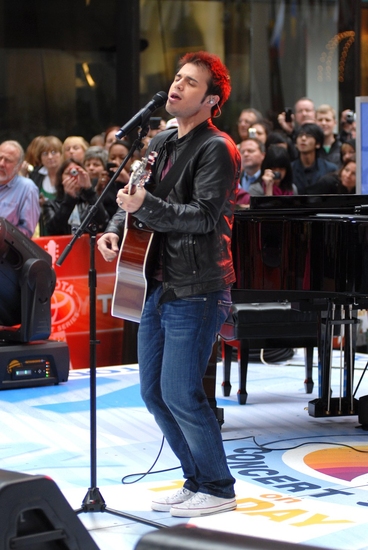Photo Coverage: 'IDOL' Stars Kris Allen and Adam Lambert Visit NBC's Today Show Image