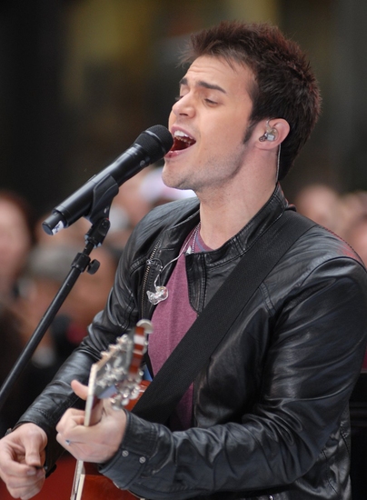 Photo Coverage: 'IDOL' Stars Kris Allen and Adam Lambert Visit NBC's Today Show Image