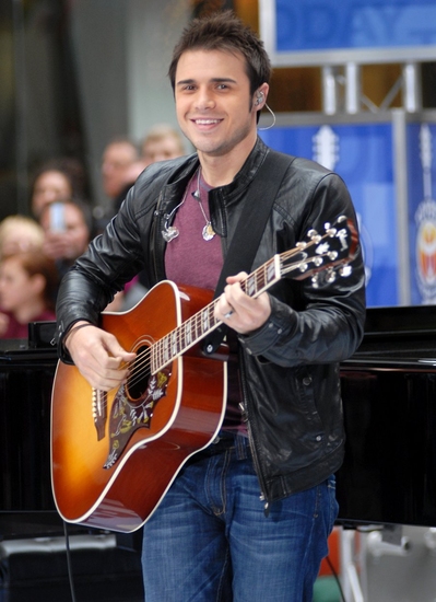 Photo Coverage: 'IDOL' Stars Kris Allen and Adam Lambert Visit NBC's Today Show Image