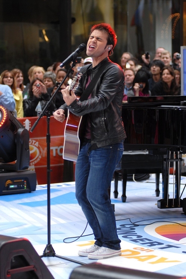 Photo Coverage: 'IDOL' Stars Kris Allen and Adam Lambert Visit NBC's Today Show Image