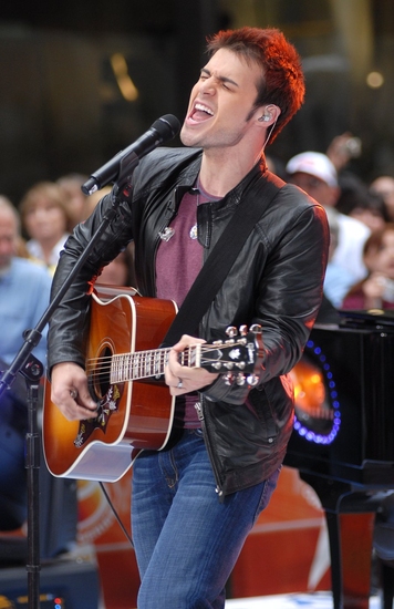 Photo Coverage: 'IDOL' Stars Kris Allen and Adam Lambert Visit NBC's Today Show Image