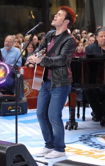 Photo Coverage: 'IDOL' Stars Kris Allen and Adam Lambert Visit NBC's Today Show Image