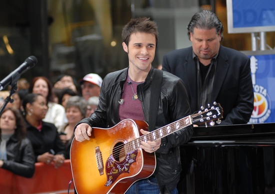 Photo Coverage: 'IDOL' Stars Kris Allen and Adam Lambert Visit NBC's Today Show Image