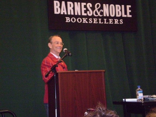 Photo Flash: Joel Grey Celebrates '1.3 - Images from My Phone' at Barnes and Noble Tribeca 