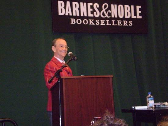 Photo Flash: Joel Grey Celebrates '1.3 - Images from My Phone' at Barnes and Noble Tribeca Image