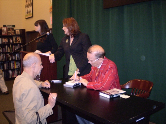 Photo Flash: Joel Grey Celebrates '1.3 - Images from My Phone' at Barnes and Noble Tribeca Image