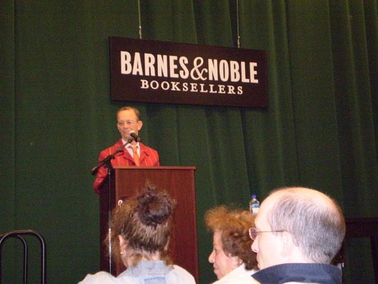 Photo Flash: Joel Grey Celebrates '1.3 - Images from My Phone' at Barnes and Noble Tribeca 