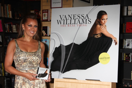 Photo Flash: Vanessa Williams Celebrates 'The Real Thing' at Borders Books Image