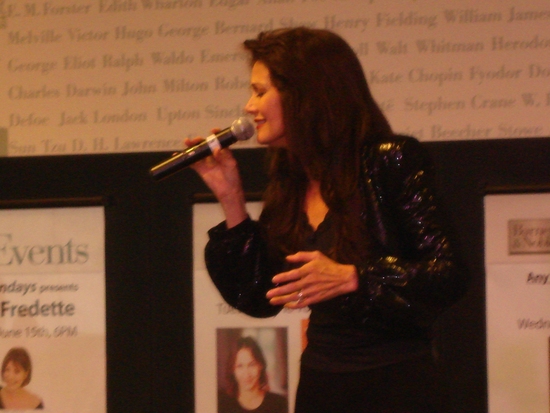 Photo Coverage: Lynda Carter Celebrates 'At Last' CD Release At Barnes & Noble Lincoln Triangle Image