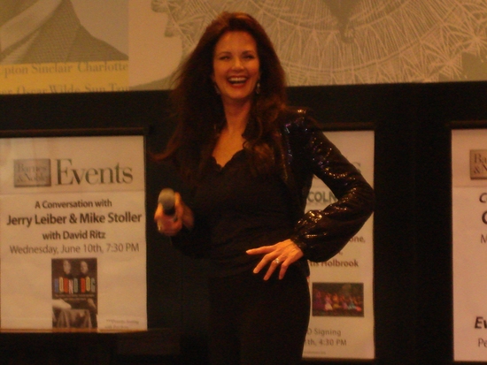 Photo Coverage: Lynda Carter Celebrates 'At Last' CD Release At Barnes & Noble Lincoln Triangle Image