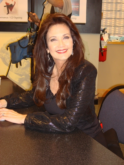 Photo Coverage: Lynda Carter Celebrates 'At Last' CD Release At Barnes & Noble Lincoln Triangle Image