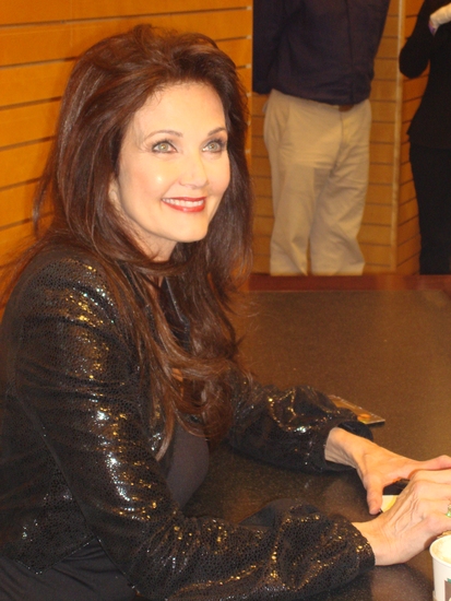 Photo Coverage: Lynda Carter Celebrates 'At Last' CD Release At Barnes & Noble Lincoln Triangle Image
