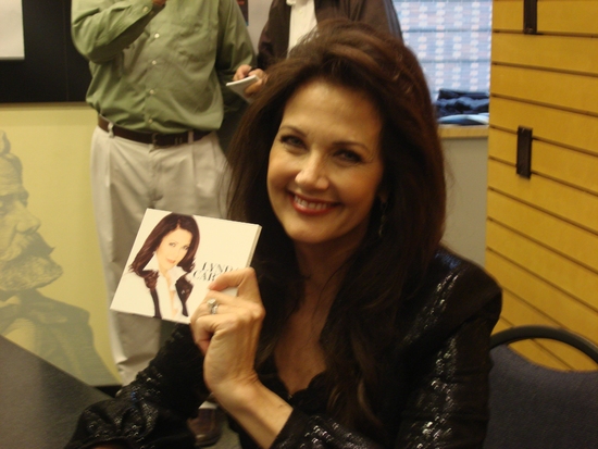 Photo Coverage: Lynda Carter Celebrates 'At Last' CD Release At Barnes & Noble Lincoln Triangle Image