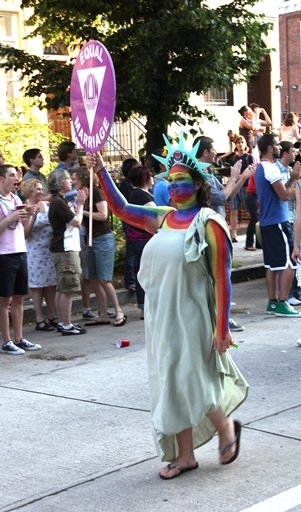 Photo Coverage: 'Looped' Star Valerie Harper At Capital Pride Parade Image