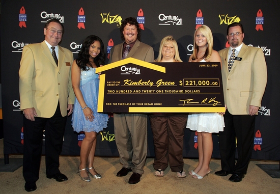 Photo Flash: THE WIZ Star Ashanti Sings At Century 21 'Path To Your Dreams Sweepstakes' Ceremony Image