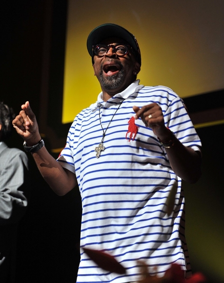 Photo Coverage: Public Memorial for Michael Jackson at the Apollo Theater Image