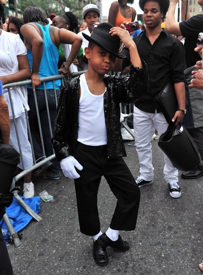 Photo Coverage: Public Memorial for Michael Jackson at the Apollo Theater Image
