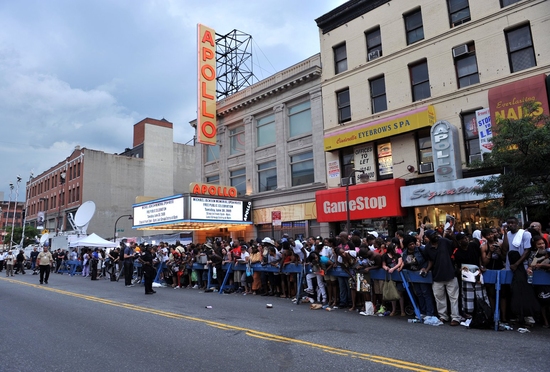 Photo Coverage: Public Memorial for Michael Jackson at the Apollo Theater Image