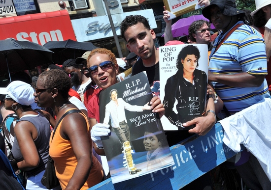 Photo Coverage: Public Memorial for Michael Jackson at the Apollo Theater 