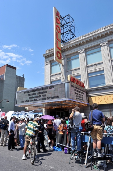 Photo Coverage: Public Memorial for Michael Jackson at the Apollo Theater Image