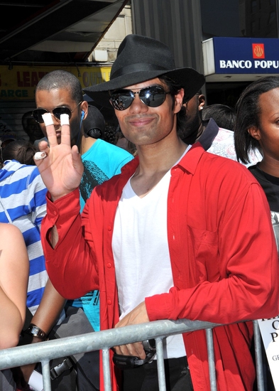 Photo Coverage: Public Memorial for Michael Jackson at the Apollo Theater Image