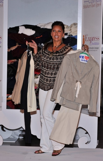 Photo Coverage: Vanessa Williams Hosts The Express Success 'Rack Relay Race' Image