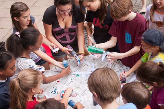 Photo Coverage: HAIR Cast Joins 'Broadway Kids Care' To Tie-Dye For Charity Image