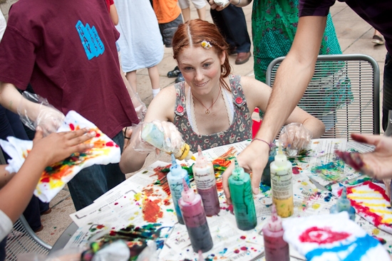 Photo Coverage: HAIR Cast Joins 'Broadway Kids Care' To Tie-Dye For Charity Image