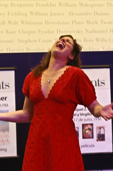 Photo Coverage: 9 To 5's Stephanie J. Block Sings And Signs At Barnes And Noble Image