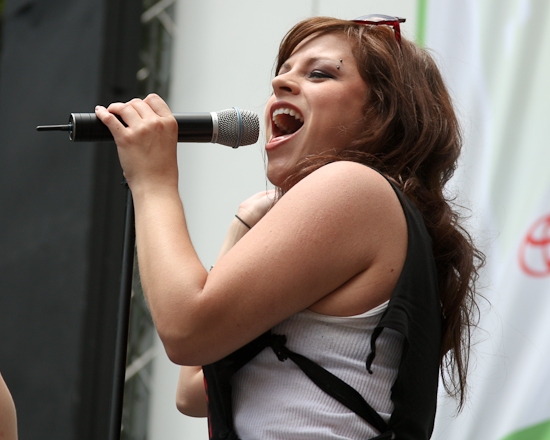 Photo Coverage: '106.7 Lite Fm Presents BROADWAY IN BRYANT PARK 2009' Begins Performances! Image