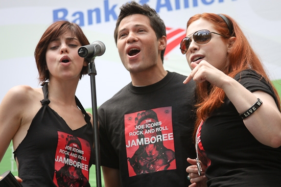 Photo Coverage: '106.7 Lite Fm Presents BROADWAY IN BRYANT PARK 2009' Begins Performances! Image