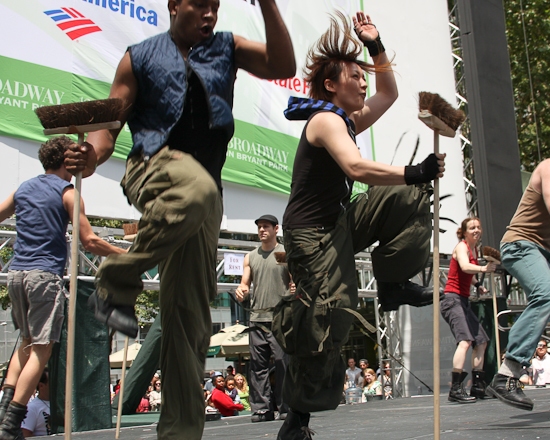 Photo Coverage: '106.7 Lite Fm Presents BROADWAY IN BRYANT PARK 2009' Begins Performances! Image