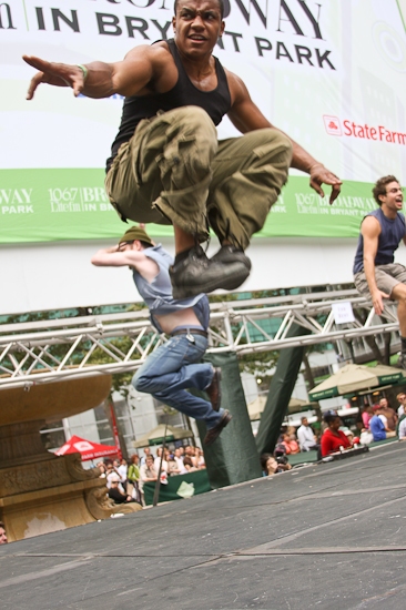 Photo Coverage: '106.7 Lite Fm Presents BROADWAY IN BRYANT PARK 2009' Begins Performances! Image