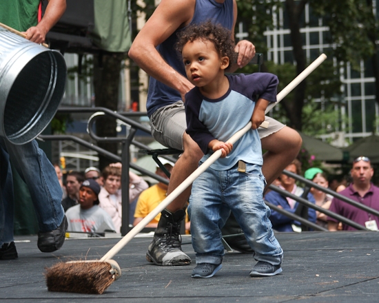 Photo Coverage: '106.7 Lite Fm Presents BROADWAY IN BRYANT PARK 2009' Begins Performances! Image
