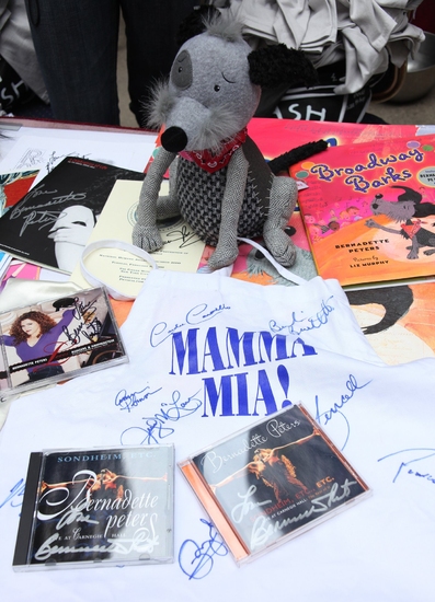 Photo Coverage: 'BROADWAY BARKS 11' In Shubert Alley Image