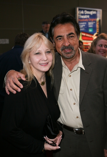 Elaine and Joe Mantegna

 Photo